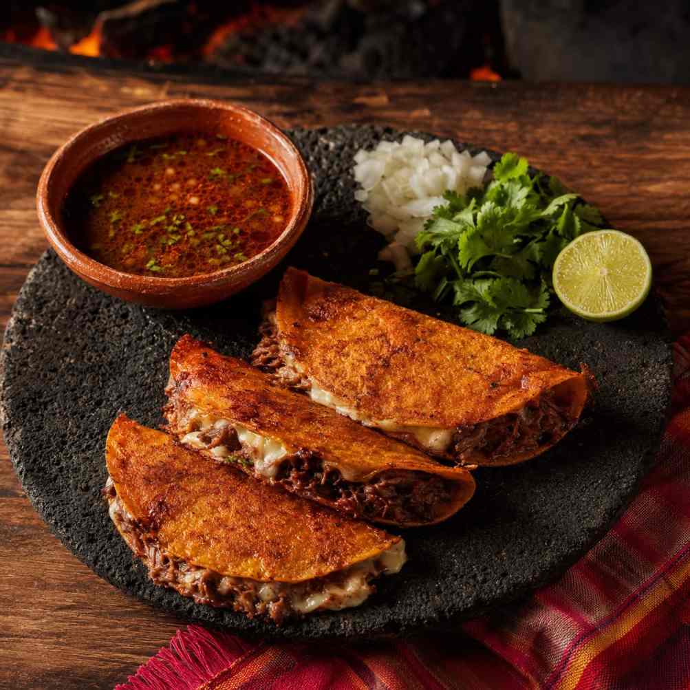 Tacos de birria van gerookte sukade