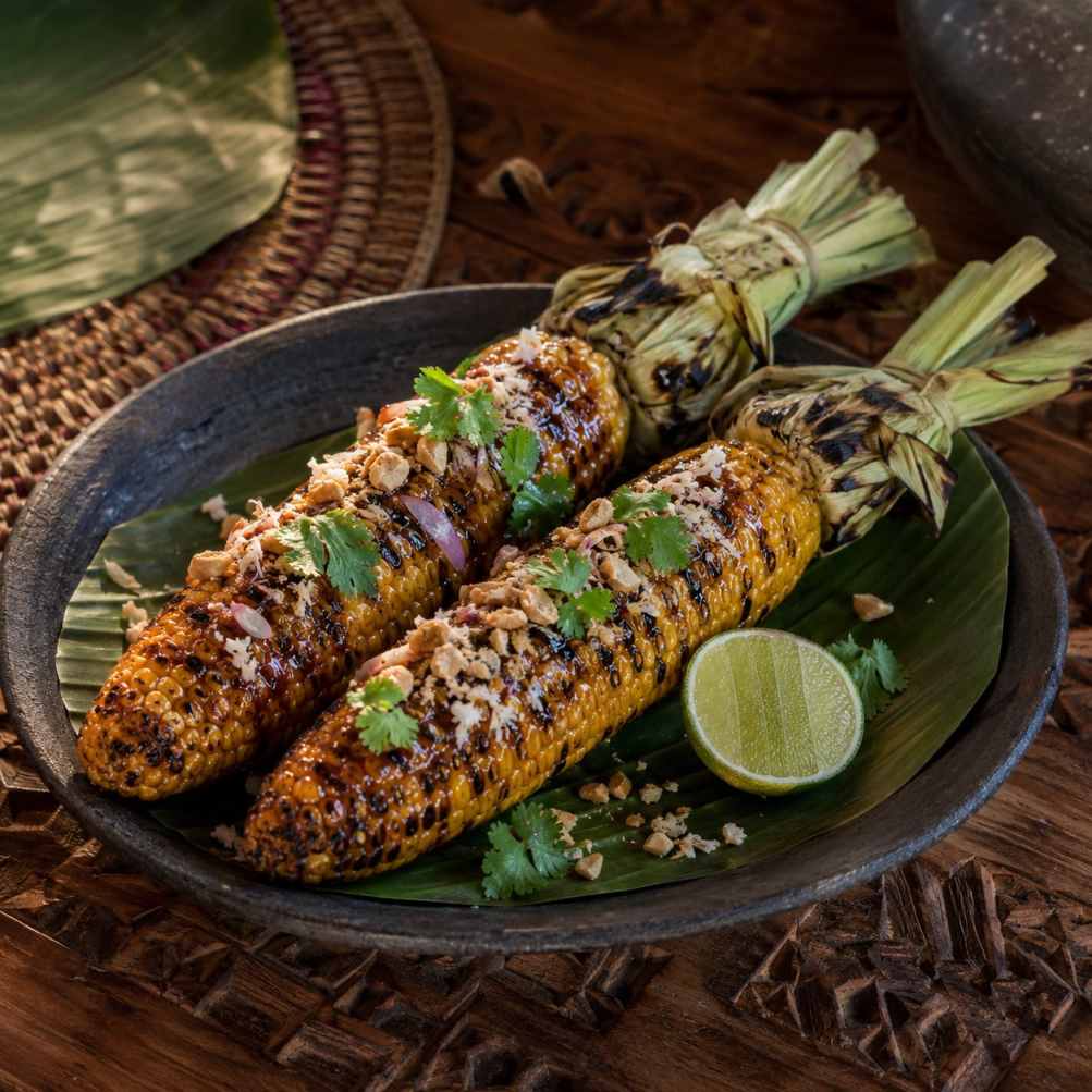 Jagung bakar met kokos, limoen en pinda