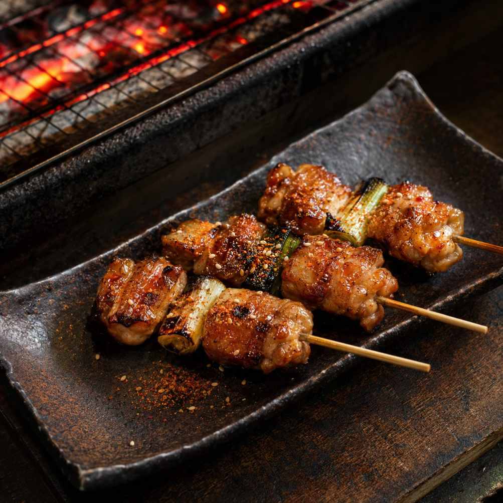 Japanse yakitori van kippendij met tare en shichimi