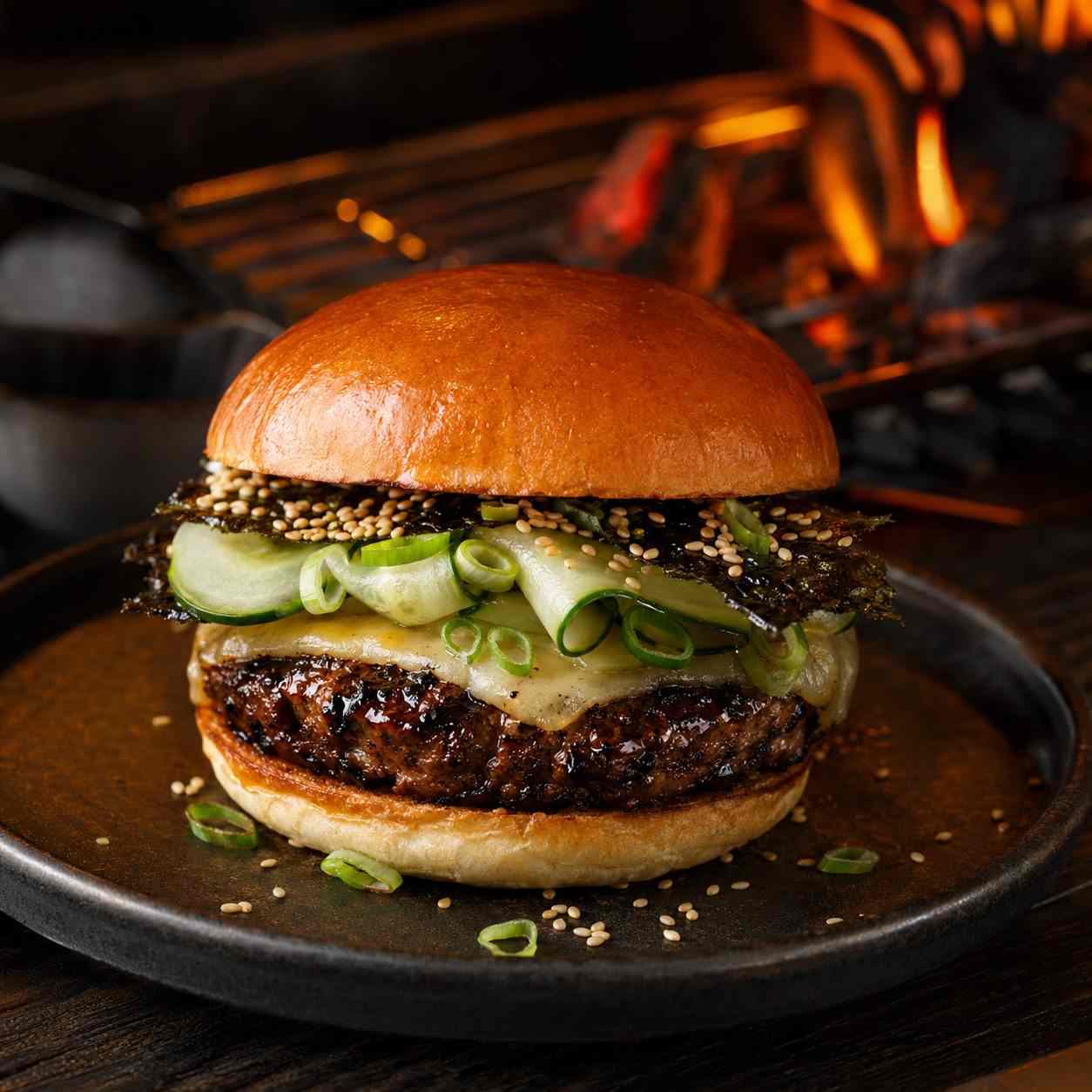 Koreaanse sojasesamburger met peer en nori